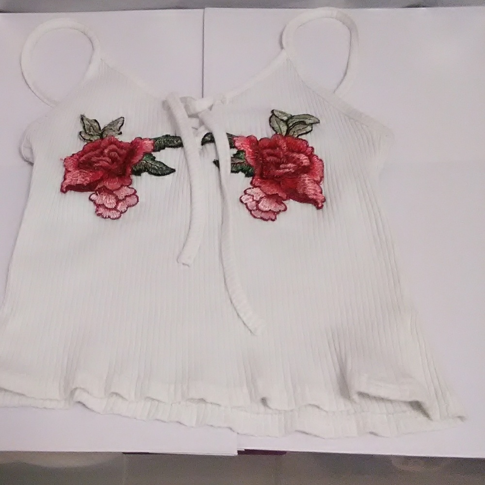 embroidered rose cropped tank - Picture 2 of 5